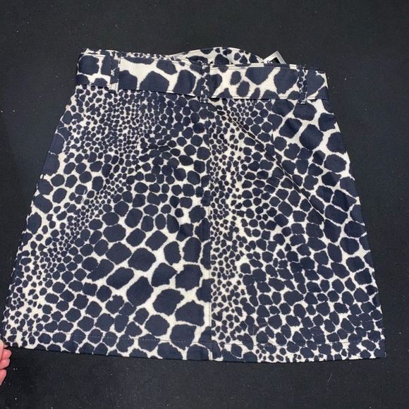 Topshop Belted Buckle Mini Skirt In Animal Print Black Cream, Size 8, MSRP $60 - Picture 9 of 11